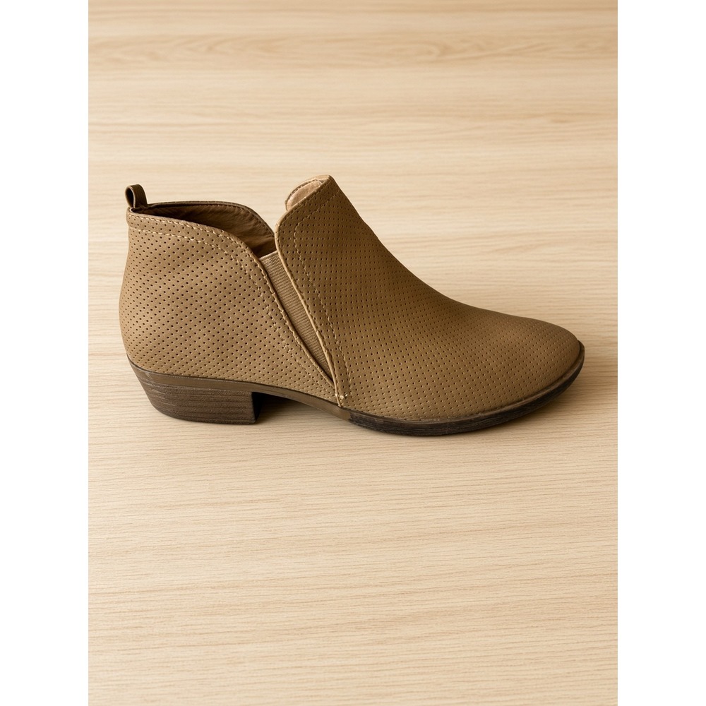 Rampage Womens Perforated Ankle Booties Tan Taupe Low Block Heel Size 8